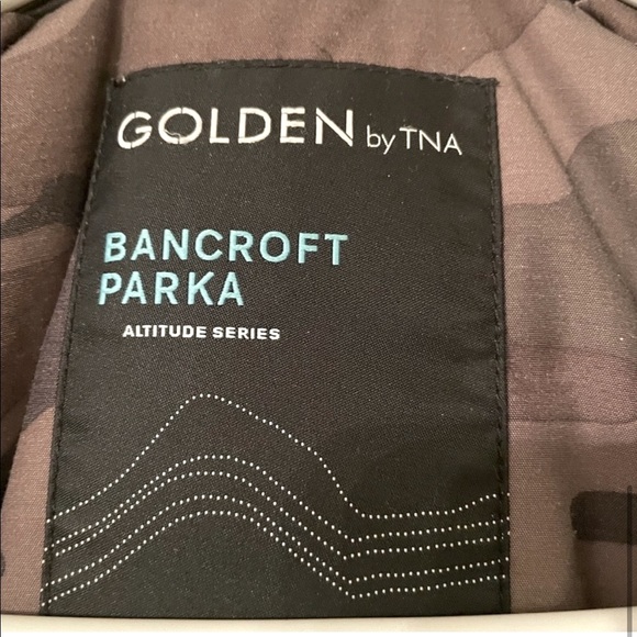 Golden Parka (Warmest: -30°C) - Picture 4 of 6